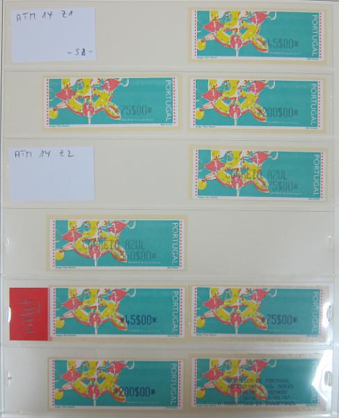 0265 (36).jpg -     Lote:    265      Colecção Especializada - Etiquetas      Lotes Especiais       Descrição:      1981/2010 &mdash; Etiquetas.   Coleção composta por 12 álbuns com etiquetas desde percursoras e Framas até 2010, com provas, erros, FDC's, etiquetas novas e usadas, sobrescritos circulados, variedades de impressão e papéis. Importante estudo. Lote a ver.        Lote ETQ       Valor Base:     &euro; 3000,00     Valor Venda:     &euro;      